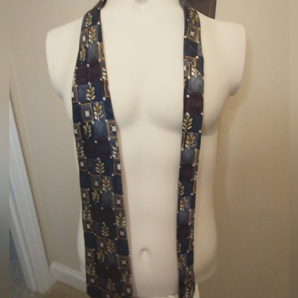 Van Heusen Blue with Gold Leaf Pattern Men's Silk Tie